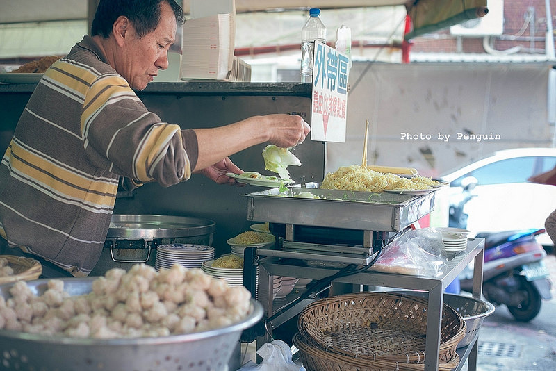 【食在Tainan】簡單即是美味，肉燥飯+綜合丸湯=王道。福生小食店