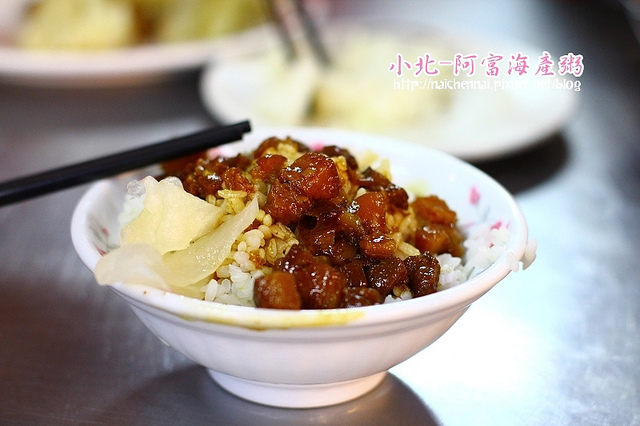 【食在Tainan】小北觀光夜市。阿富海產粥。一碗肉燥飯+一碗湯,台南人的早午餐開動!!