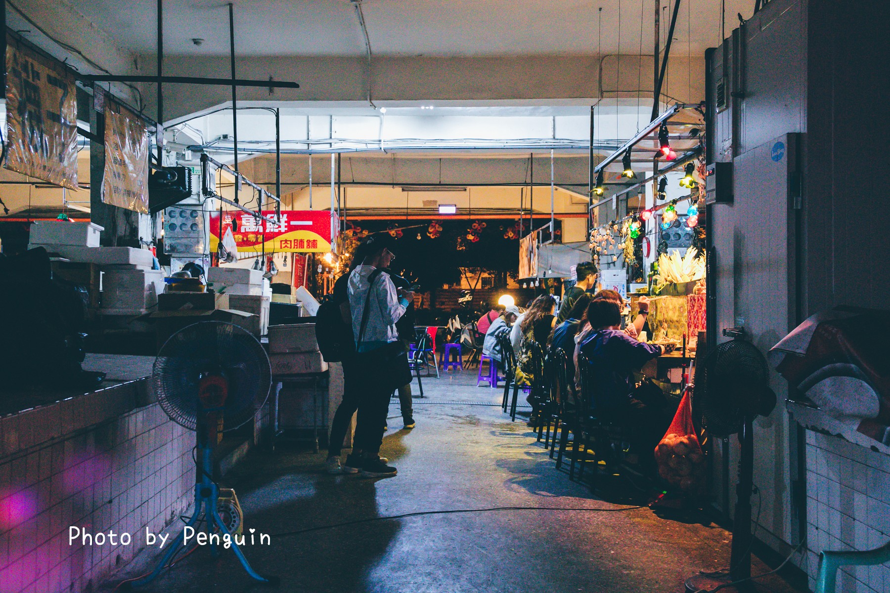 台南．中西區．一周只賣四天的有愛市場深夜料理．夜晚來市場也能呷到美食。